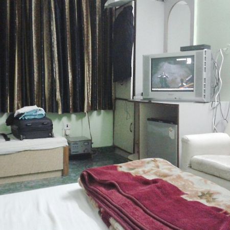 Hotel Woodland Deluxe Yeni Delhi Dış mekan fotoğraf