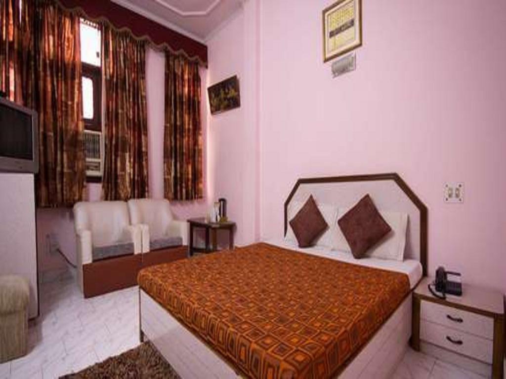 Hotel Woodland Deluxe Yeni Delhi Oda fotoğraf