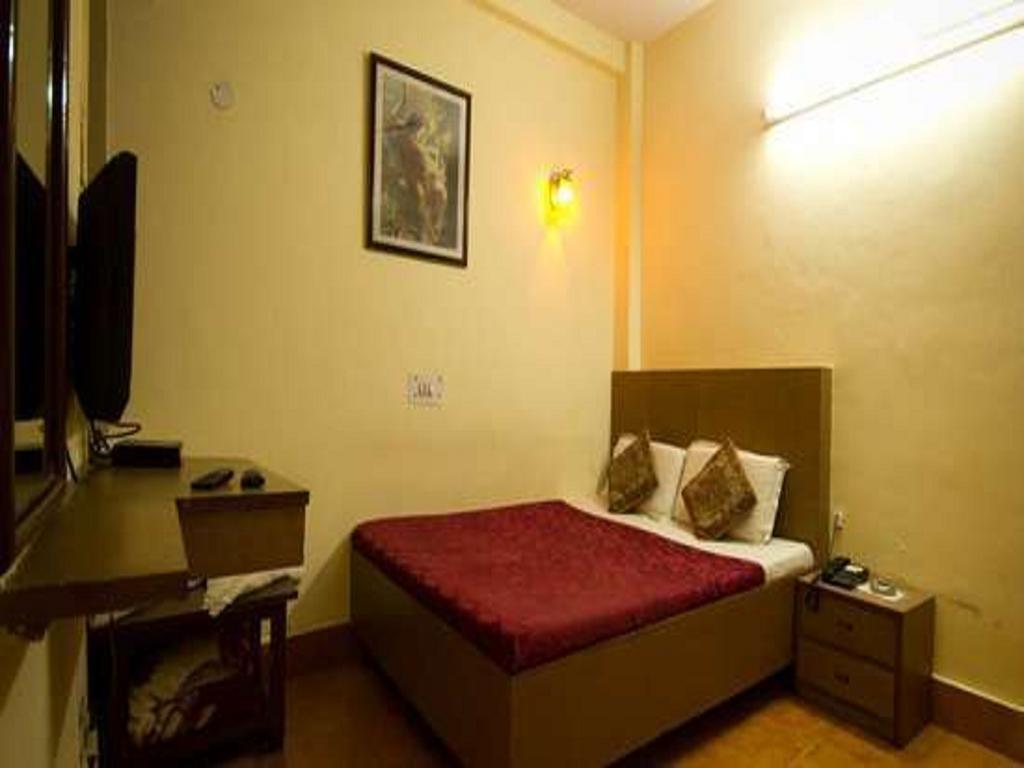 Hotel Woodland Deluxe Yeni Delhi Oda fotoğraf
