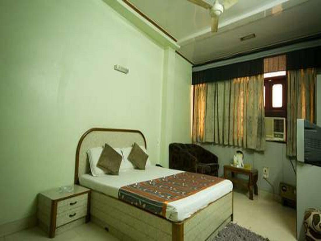 Hotel Woodland Deluxe Yeni Delhi Oda fotoğraf