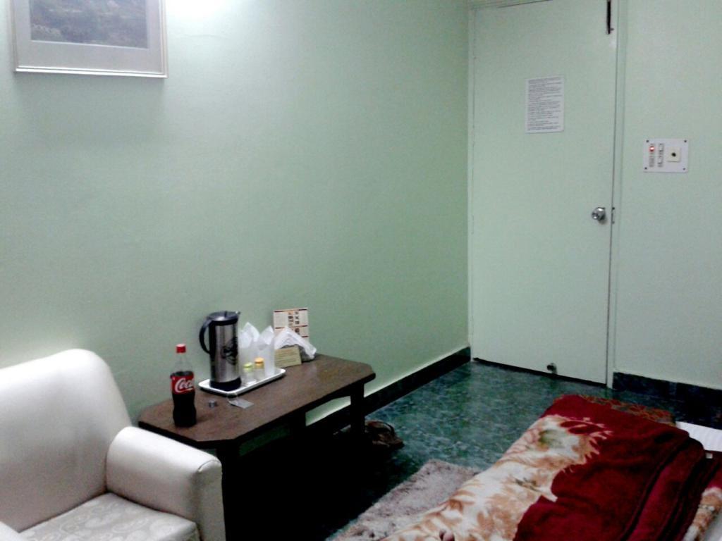 Hotel Woodland Deluxe Yeni Delhi Oda fotoğraf
