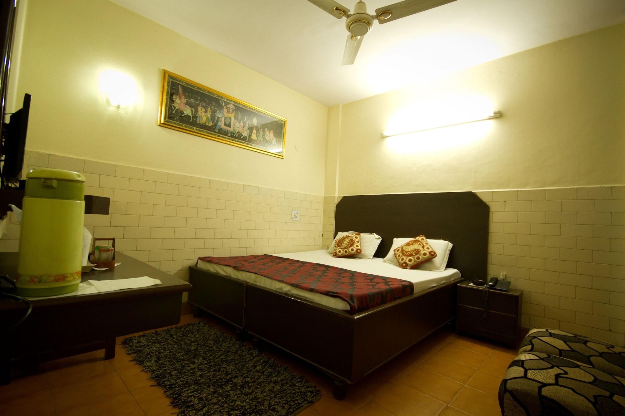 Hotel Woodland Deluxe Yeni Delhi Dış mekan fotoğraf