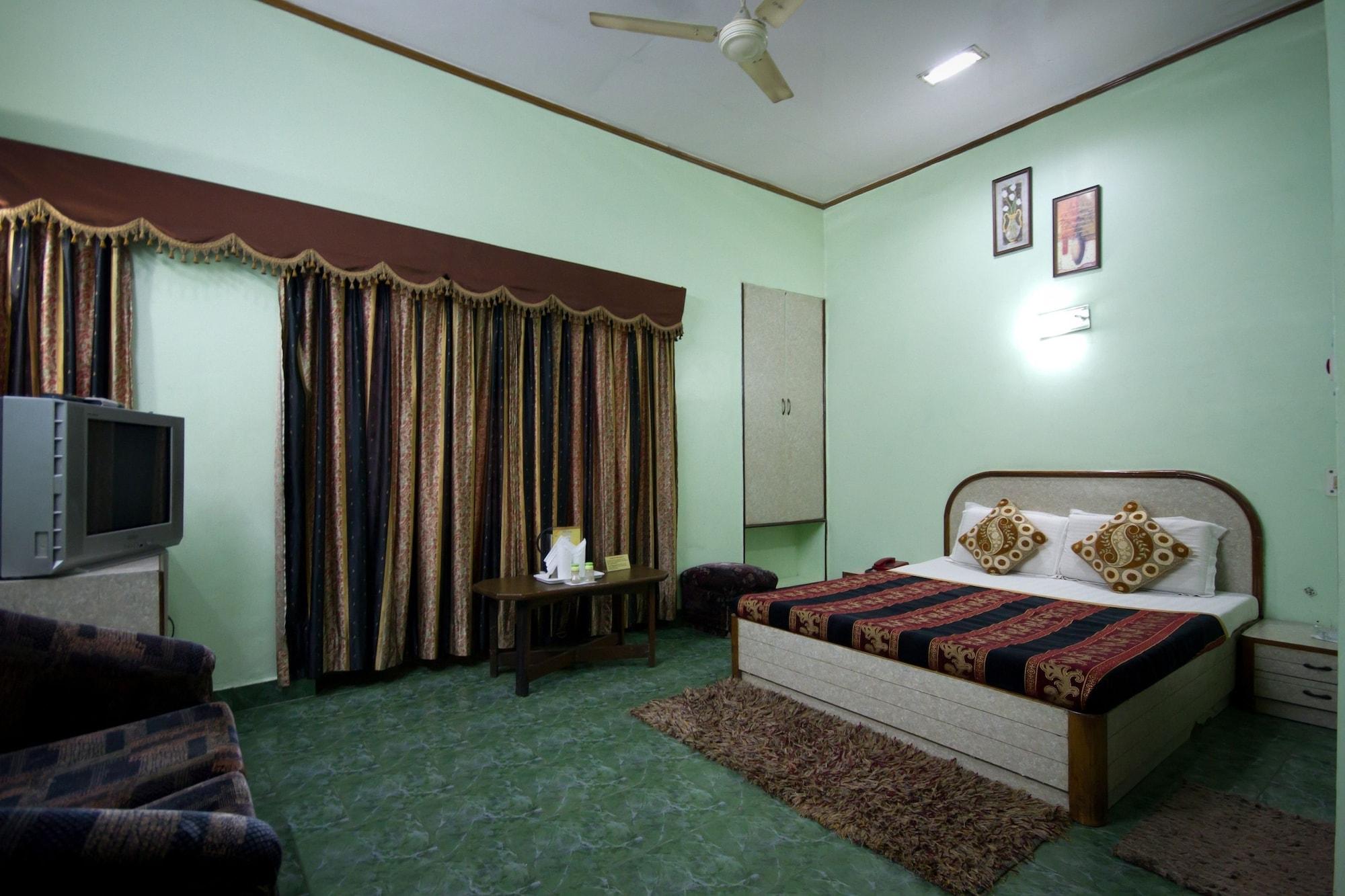 Hotel Woodland Deluxe Yeni Delhi Dış mekan fotoğraf