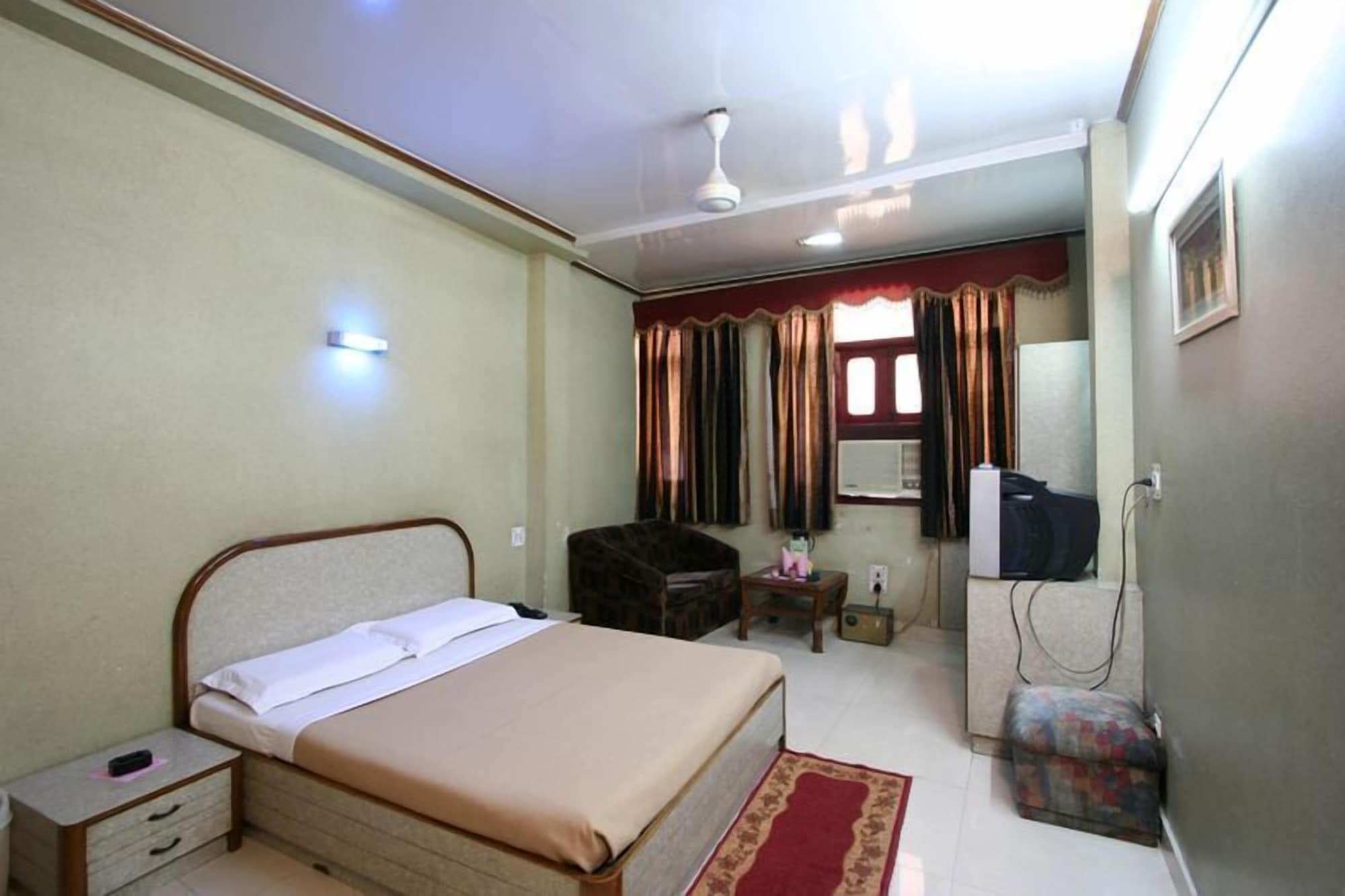 Hotel Woodland Deluxe Yeni Delhi Dış mekan fotoğraf
