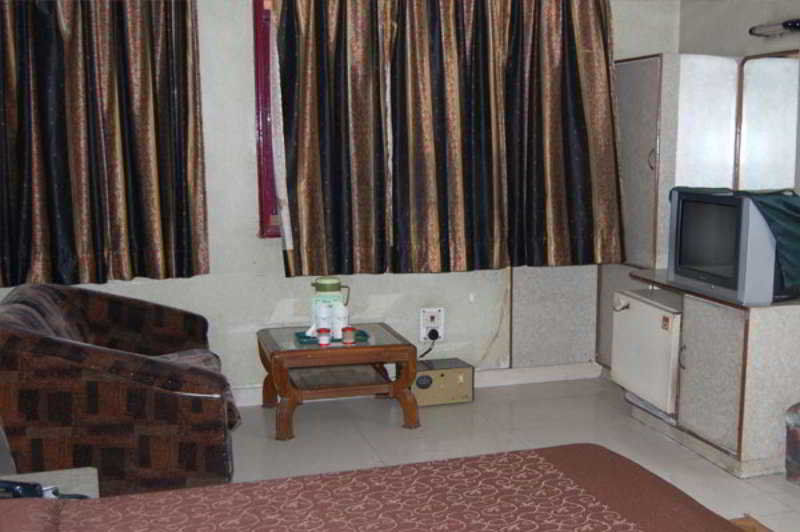 Hotel Woodland Deluxe Yeni Delhi Dış mekan fotoğraf