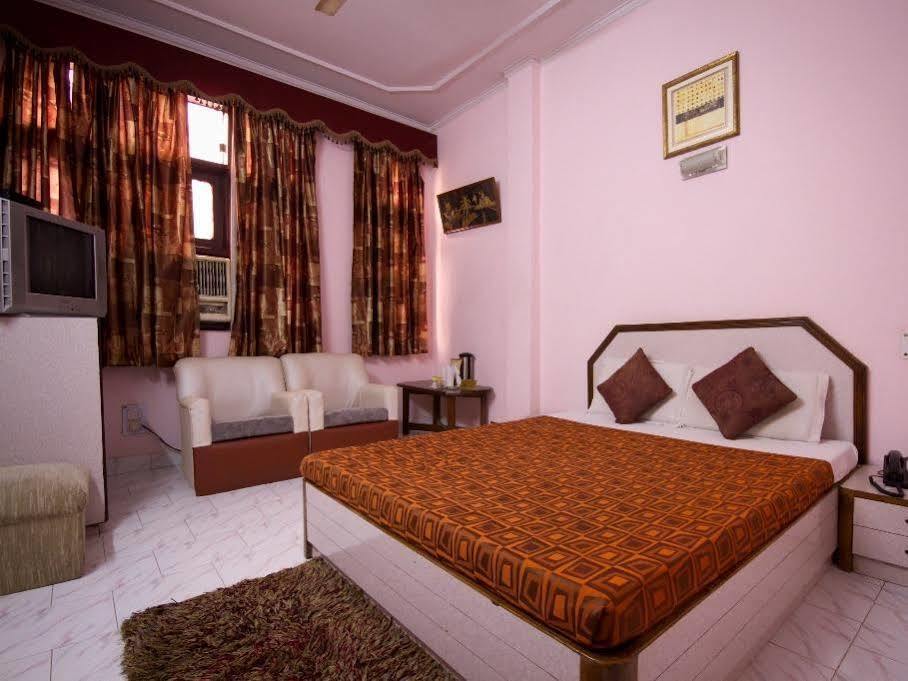 Hotel Woodland Deluxe Yeni Delhi Dış mekan fotoğraf